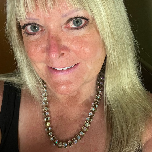 Meet your Posher, Julie - Picture 3 of 9